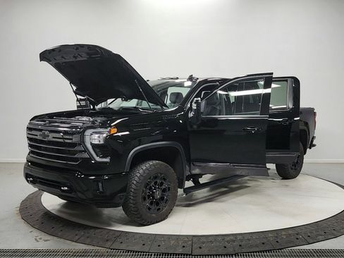 Used 2024 Chevrolet Silverado 2500 High Country w/ High Country Premium Package AWD/4WD image 11