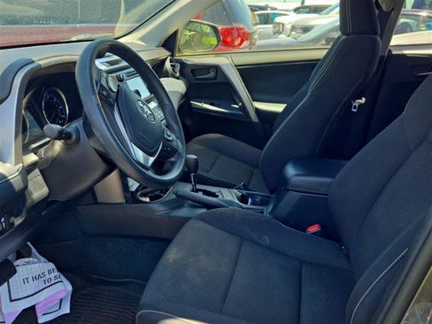 Used 2018 Toyota RAV4 LE AWD/4WD image 6