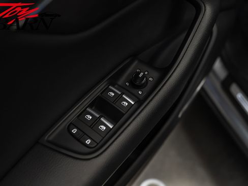 Used 2022 Audi Q8 Premium Plus image 22