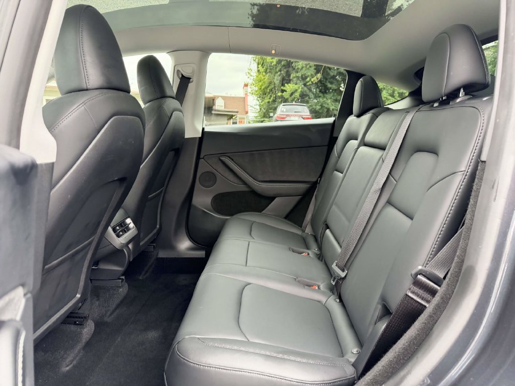 Used 2024 Tesla Model Y Long Range AWD/4WD image 16