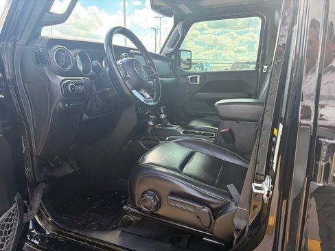Used 2021 Jeep Wrangler Unlimited Sahara w/ Cold Weather Group AWD/4WD image 15