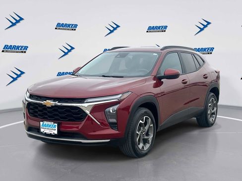 Used 2024 Chevrolet Trax LT w/ Driver Confidence Package image 1