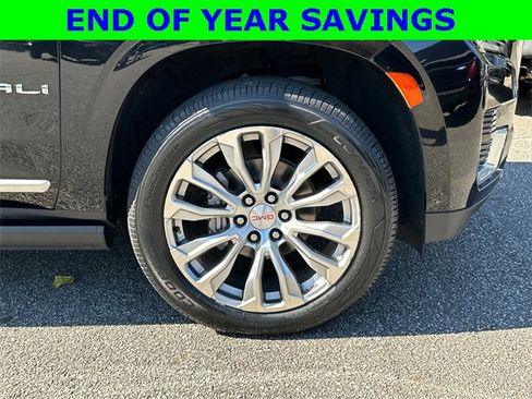 Used 2022 GMC Yukon XL Denali image 12