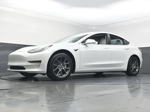 Used 2020 Tesla Model 3 Standard Range Plus RWD image 49