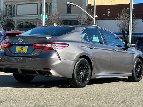 Used 2020 Toyota Camry SE image 4