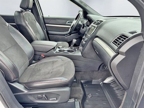 Used 2018 Ford Explorer XLT w/ Equipment Group 202A image 24