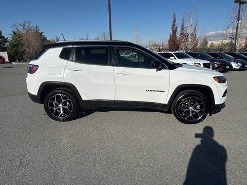 Used 2024 Jeep Compass Limited image 6