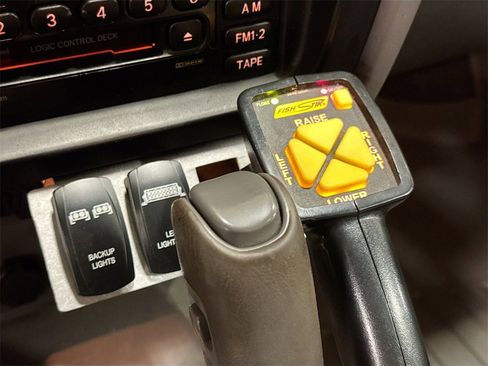 Used 2004 Toyota Tacoma 4x4 Xtracab V6 w/ SR5 Color-Keyed Pkg image 14