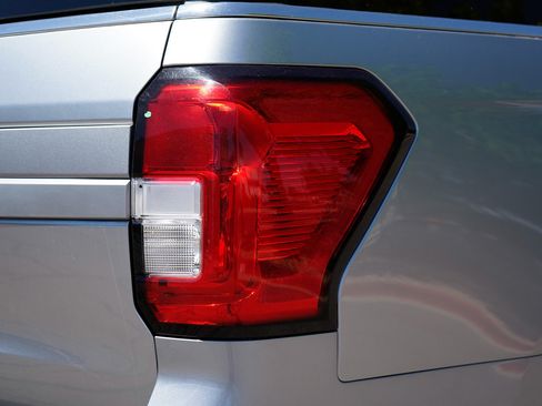 Used 2024 Ford Expedition XLT AWD/4WD image 12