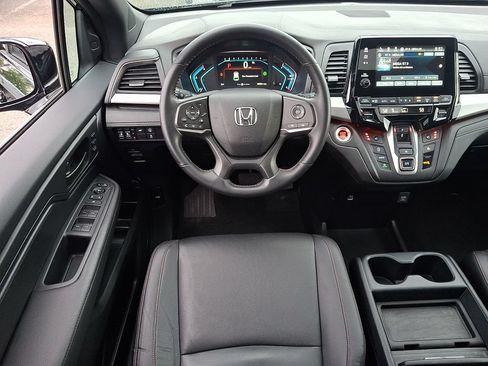 Used 2023 Honda Odyssey Sport image 11
