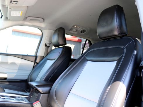 Used 2022 Ford Explorer XLT w/ Equipment Group 202A image 17