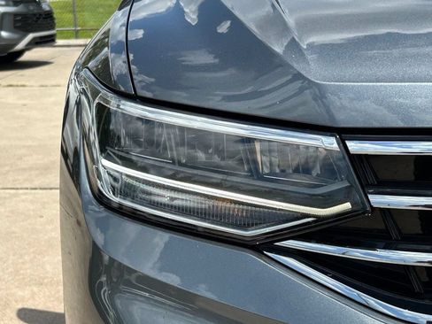 Certified 2023 Volkswagen Tiguan SE w/ Panoramic Sunroof Package FWD image 38