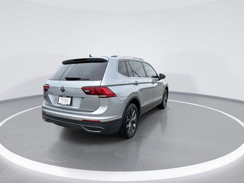 Used 2022 Volkswagen Tiguan SE w/ Panoramic Sunroof Package FWD image 8