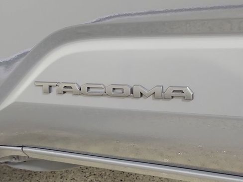 Used 2024 Toyota Tacoma SR5 AWD/4WD image 9