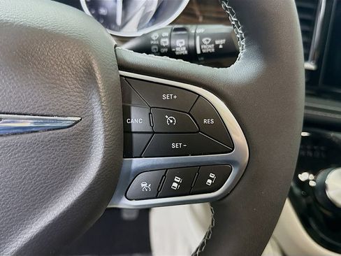 Used 2023 Chrysler Pacifica Limited w/ Uconnect Theater Family Group AWD/4WD image 24