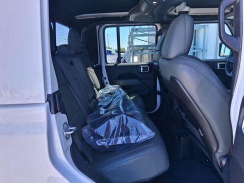 New 2026 Jeep Gladiator Mojave image 24