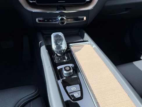 New 2026 Volvo XC60 T8 Ultra w/ Protection Package Premier AWD/4WD image 13