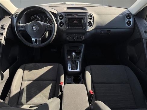 Used 2017 Volkswagen Tiguan Limited w/ Premium Package image 8