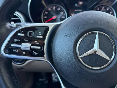 Used 2021 Mercedes-Benz GLC 300 4MATIC image 23