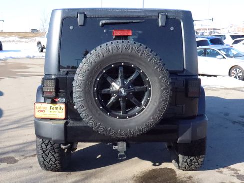 Used 2018 Jeep Wrangler Unlimited Sahara w/ Connectivity Group image 6