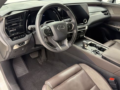 Used 2024 Lexus RX 350 FWD w/ Convenience Package image 4