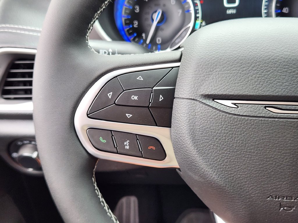 New 2027 Chrysler Pacifica Select AWD/4WD image 17