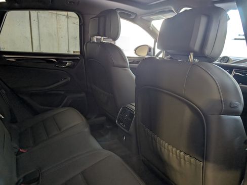 Used 2025 Porsche Macan image 22