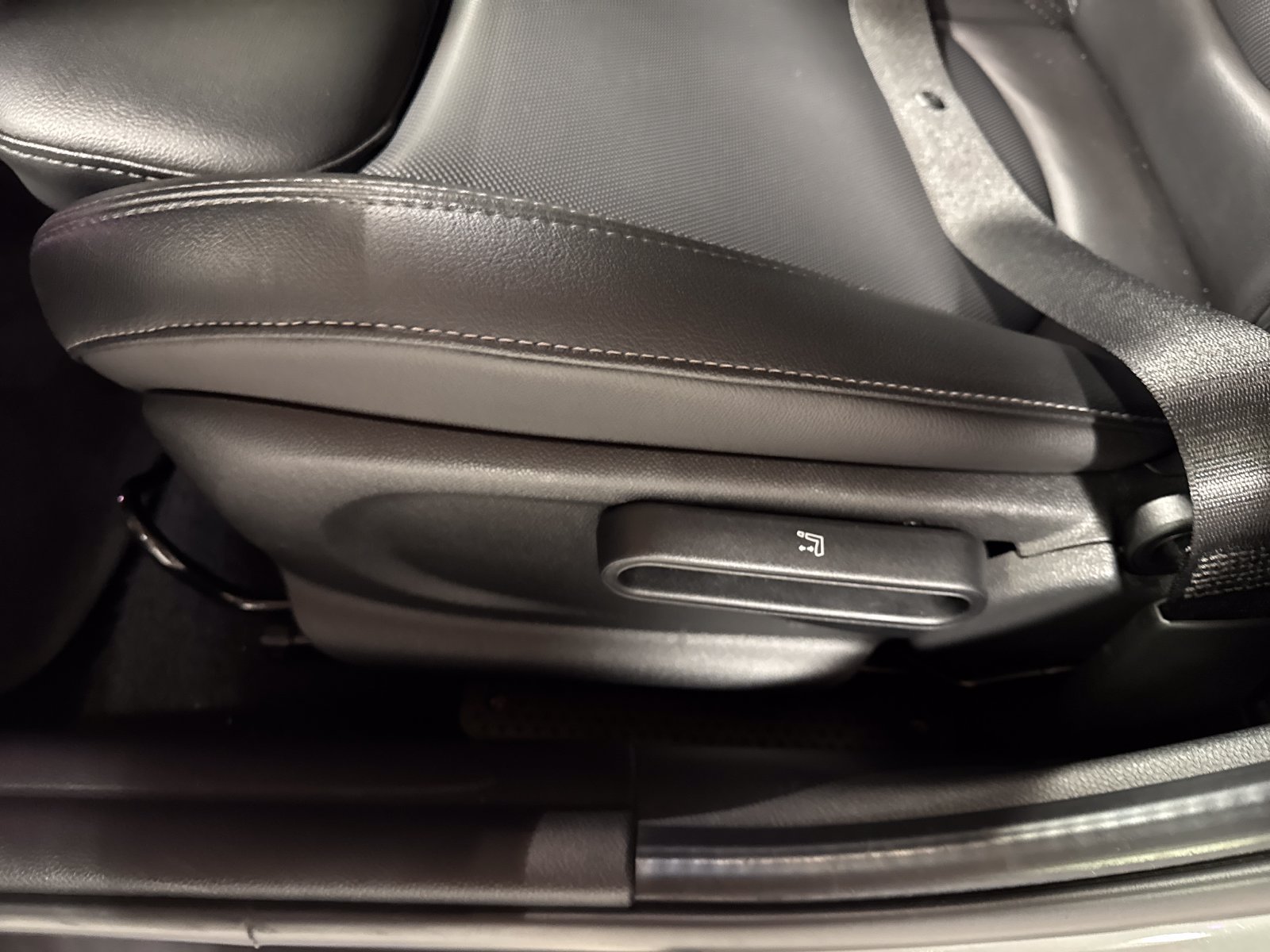 Used 2019 MINI Cooper S w/ Signature Upholstery Package FWD image 15