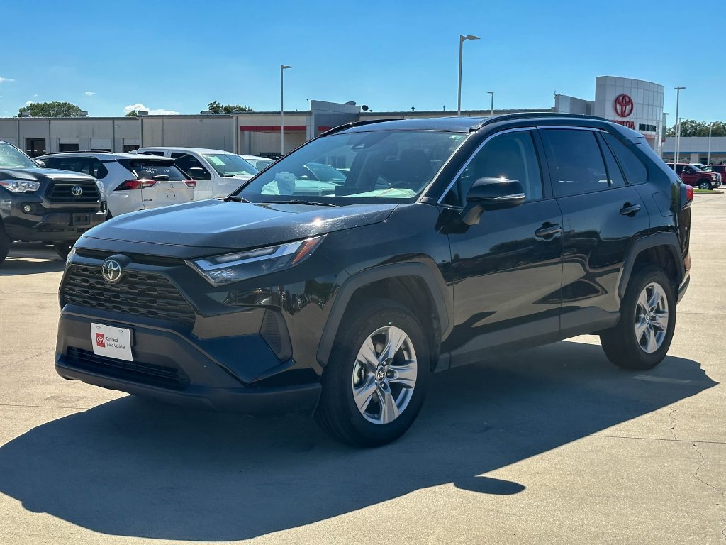 Used 2025 Toyota RAV4 XLE FWD image 7
