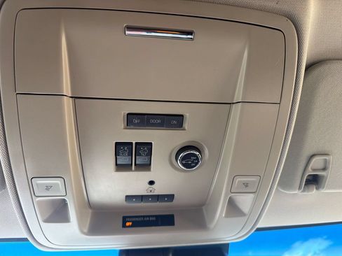 Used 2017 Chevrolet Tahoe Premier AWD/4WD image 31