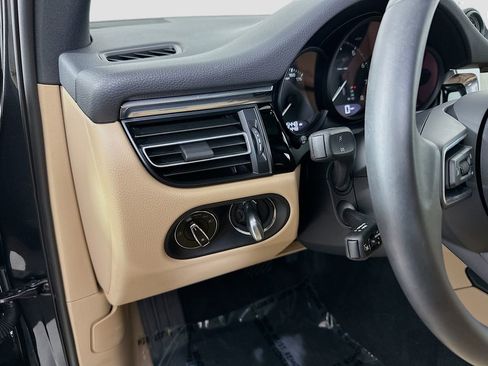 Used 2025 Porsche Macan image 11