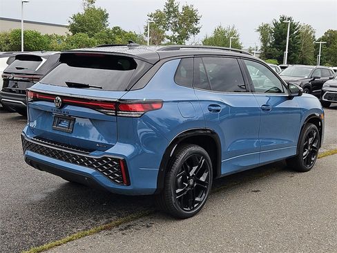 New 2025 Volkswagen Tiguan SE R-Line image 2