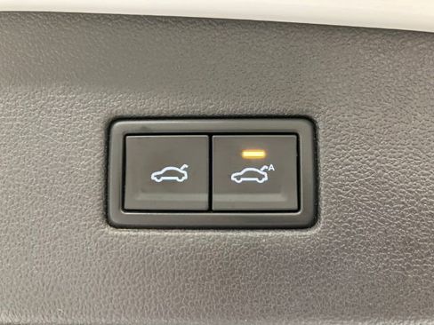 Used 2019 Volkswagen Tiguan SEL Premium R-Line AWD/4WD image 34