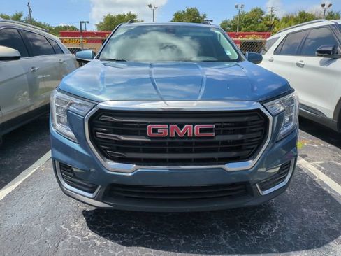 Used 2024 GMC Terrain SLE w/ Driver Convenience Package FWD image 2