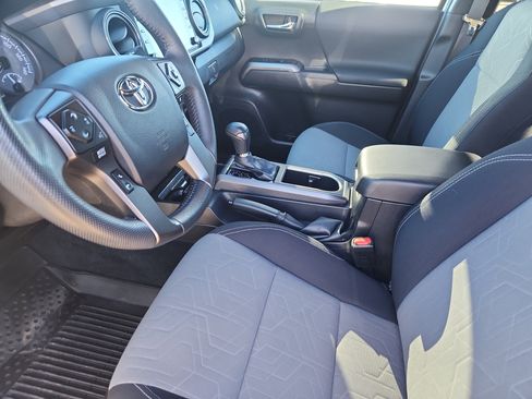 Used 2023 Toyota Tacoma TRD Off-Road image 7