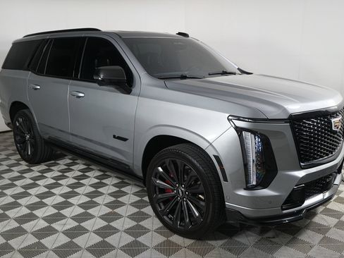 Used 2025 Cadillac Escalade V AWD/4WD image 3