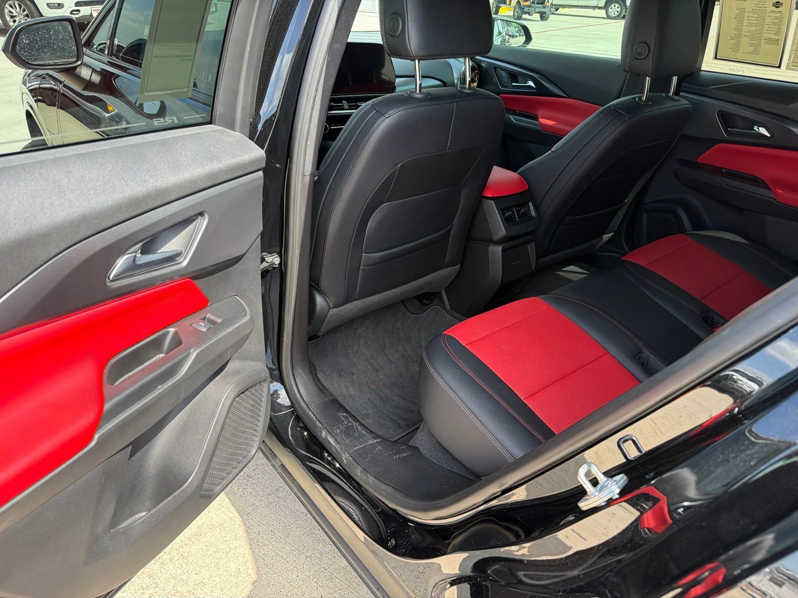 Used 2025 Chevrolet Equinox EV RS FWD image 13