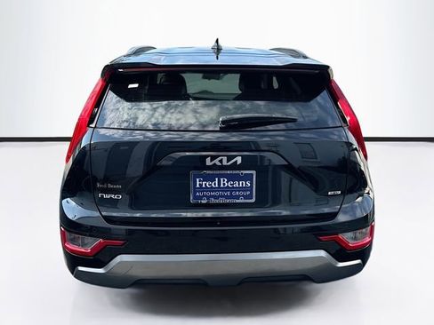 Used 2023 Kia Niro EX Touring image 9