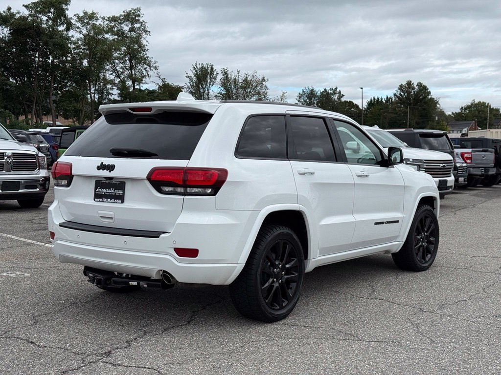 Used 2018 Jeep Grand Cherokee Altitude RWD image 6