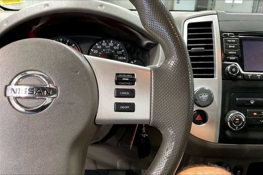 Used 2018 Nissan Frontier SV AWD/4WD image 13