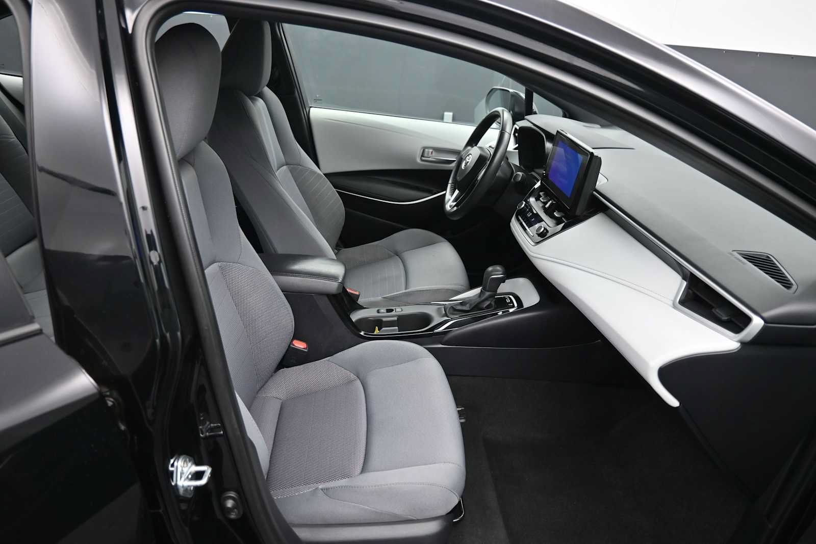 Certified 2025 Toyota Corolla SE w/ Convenience Package FWD image 23
