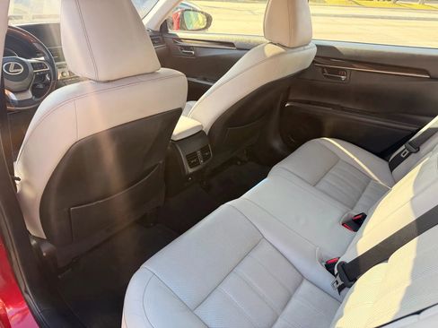 Used 2018 Lexus ES 300h w/ Luxury Package image 13