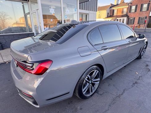 Used 2020 BMW 750i xDrive w/ Autobahn Package image 9