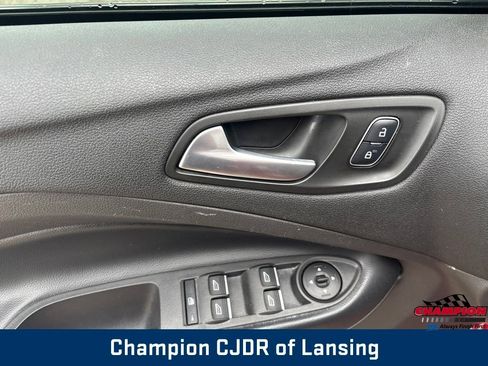 Used 2019 Ford Escape SE FWD image 13