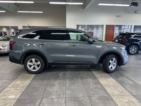 Used 2023 Kia Sorento LX image 8