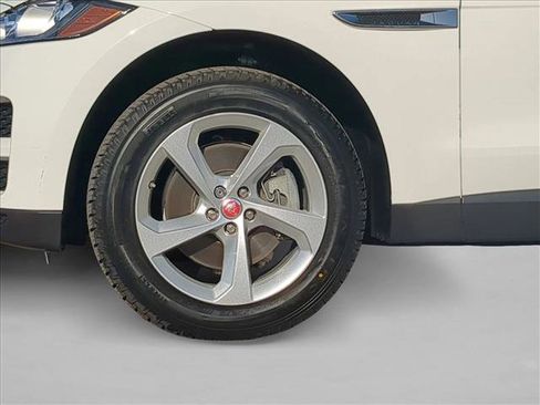 Used 2018 Jaguar F-PACE Premium image 23