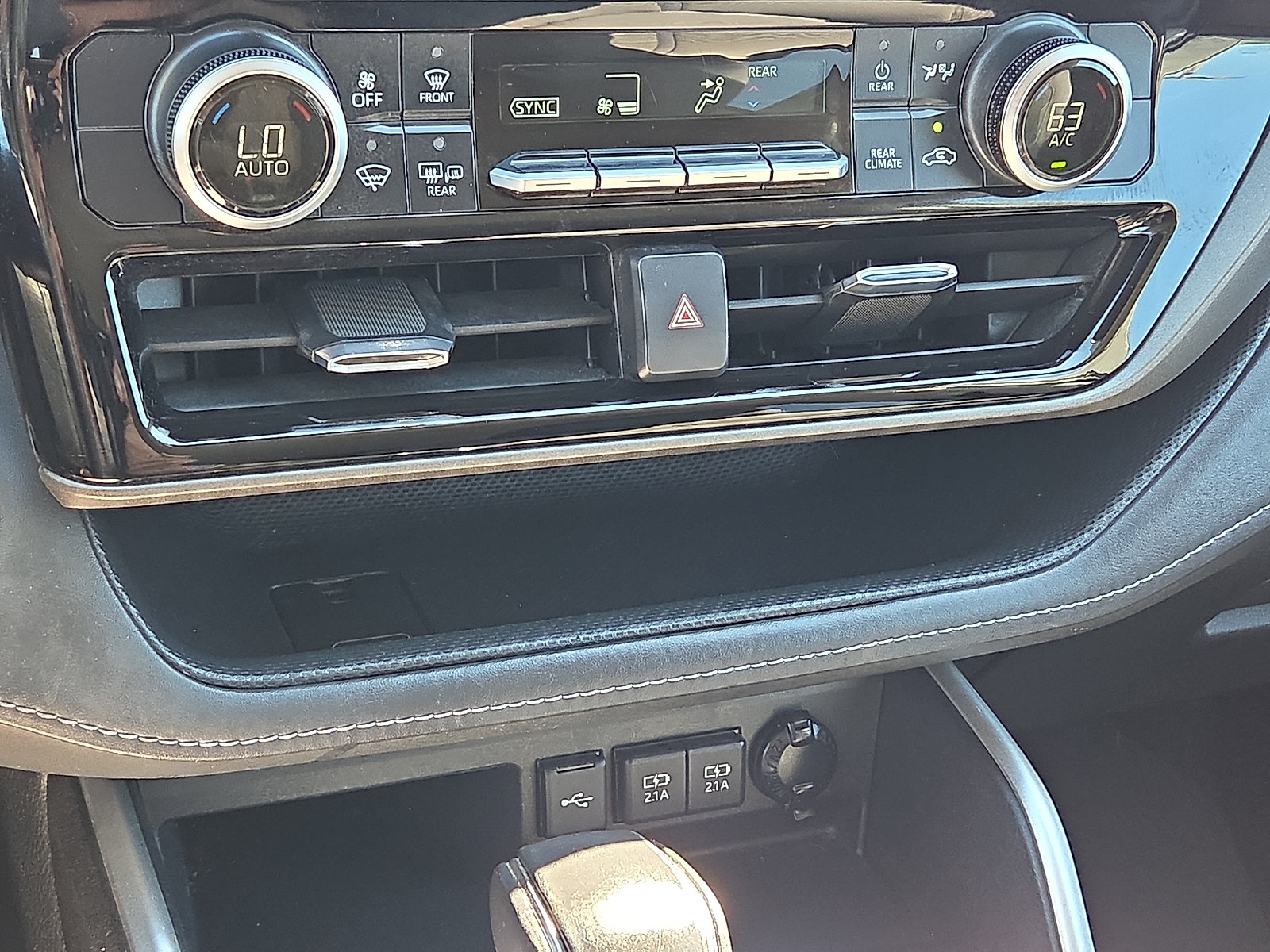 Used 2021 Toyota Highlander LE AWD/4WD image 20