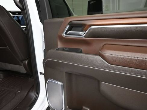 Used 2024 GMC Sierra 2500 Denali w/ Denali Reserve Package AWD/4WD image 18