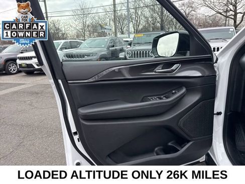 Used 2023 Jeep Grand Cherokee Altitude image 32