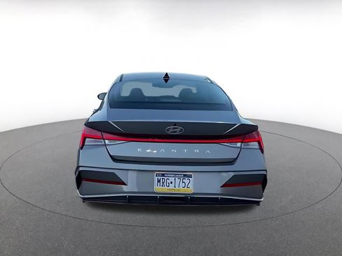 Used 2025 Hyundai Elantra SEL image 12